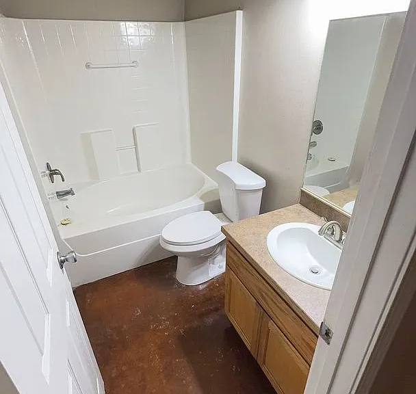 147 Eureka Dr — Photo 2