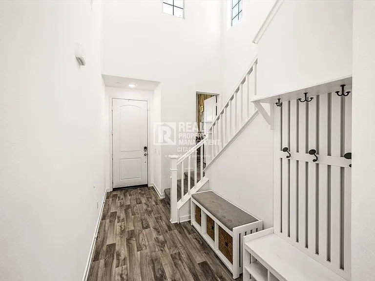 1604 Armijo Pl — Photo 5