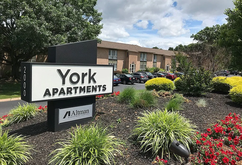 York Apartments — Photo 1