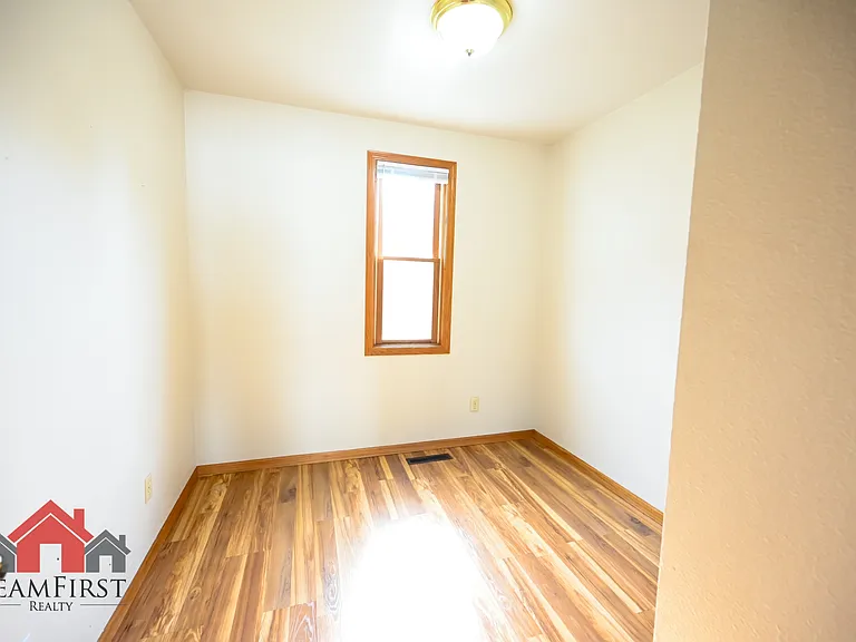 608 Central St — Photo 13