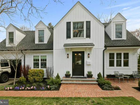 703 Maple Ct, Moorestown, NJ 08057