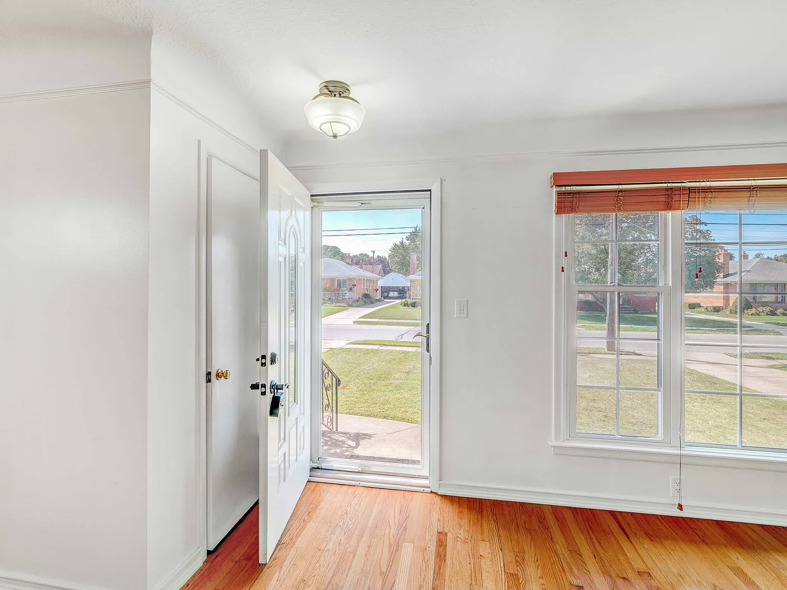 3 bed, 1.5 bath, 1244 sqft, $2,475 — Photo 4