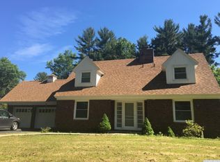 224 Pinewood Dr, Schenectady, NY 12303