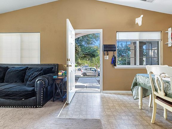 3rd image of 1567 Lacreta Ave