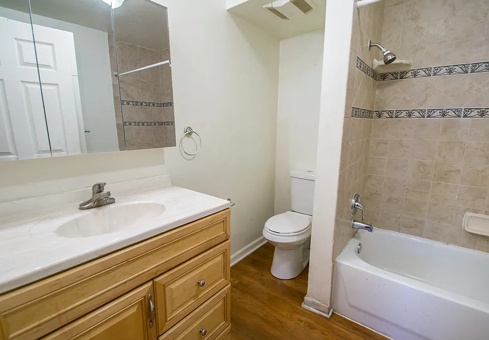 3601 Eaton St Bathroom Unrenovated