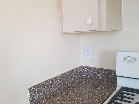 3rd image of 700 E Main St APT 9
