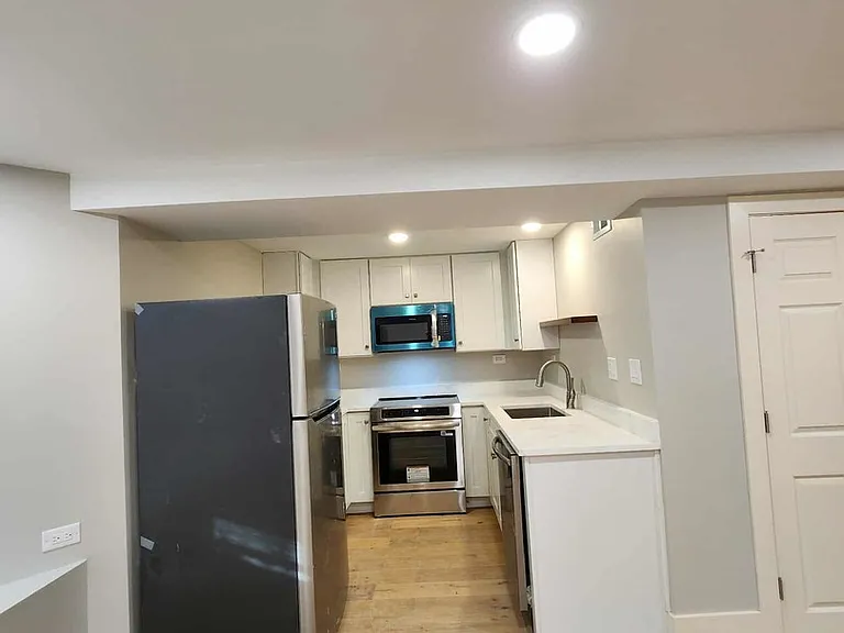 6321 S Eberhart Ave #G — Photo 13