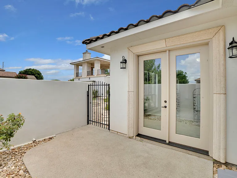 411 Cielo Cir — Photo 21