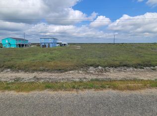 136 W Pin Oak Ln, Rockport, TX 78382