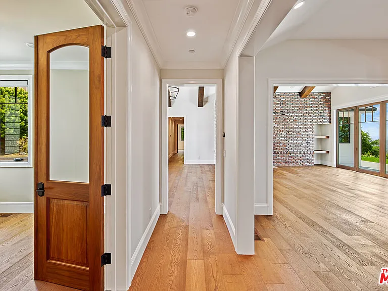 5561 Horizon Dr — Photo 10