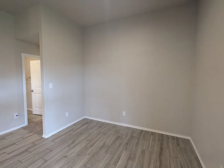 13311 Avenue V — Photo 10