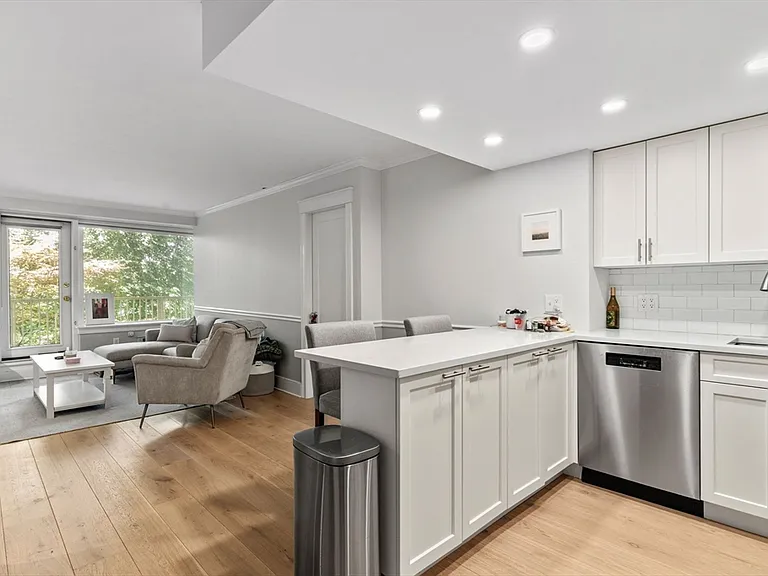 145 Pinckney St #323 — Photo 3