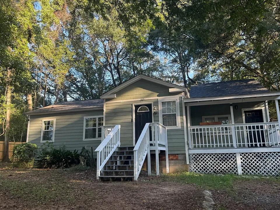 610 Collins Dr
