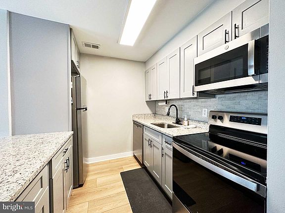 5th image of 138 W Barre St #R31