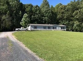 960 School Rd, Farmville, VA 23936