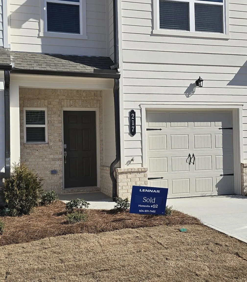 3 bed, 2.5 bath, 1552 sqft, $2,200 — Photo 3