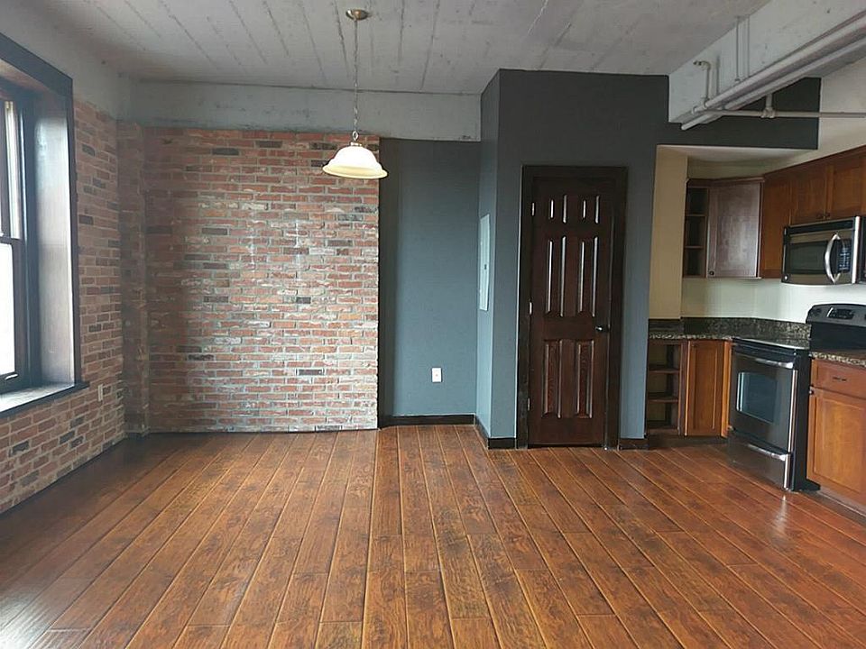 Living/Dining Area