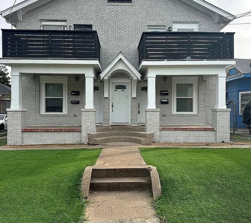 626 W 10th St
