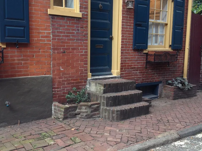 321 S Iseminger St — Photo 12