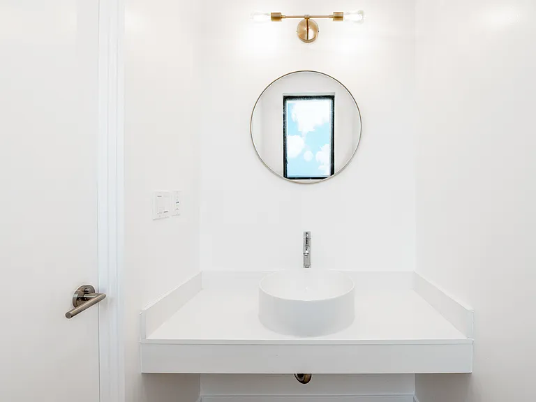644 3/4 N Commonwealth Ave — Photo 4