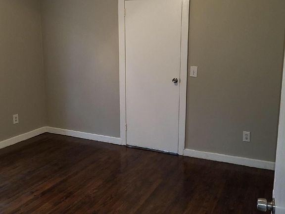 4th image of 414 Edwards Dr NE