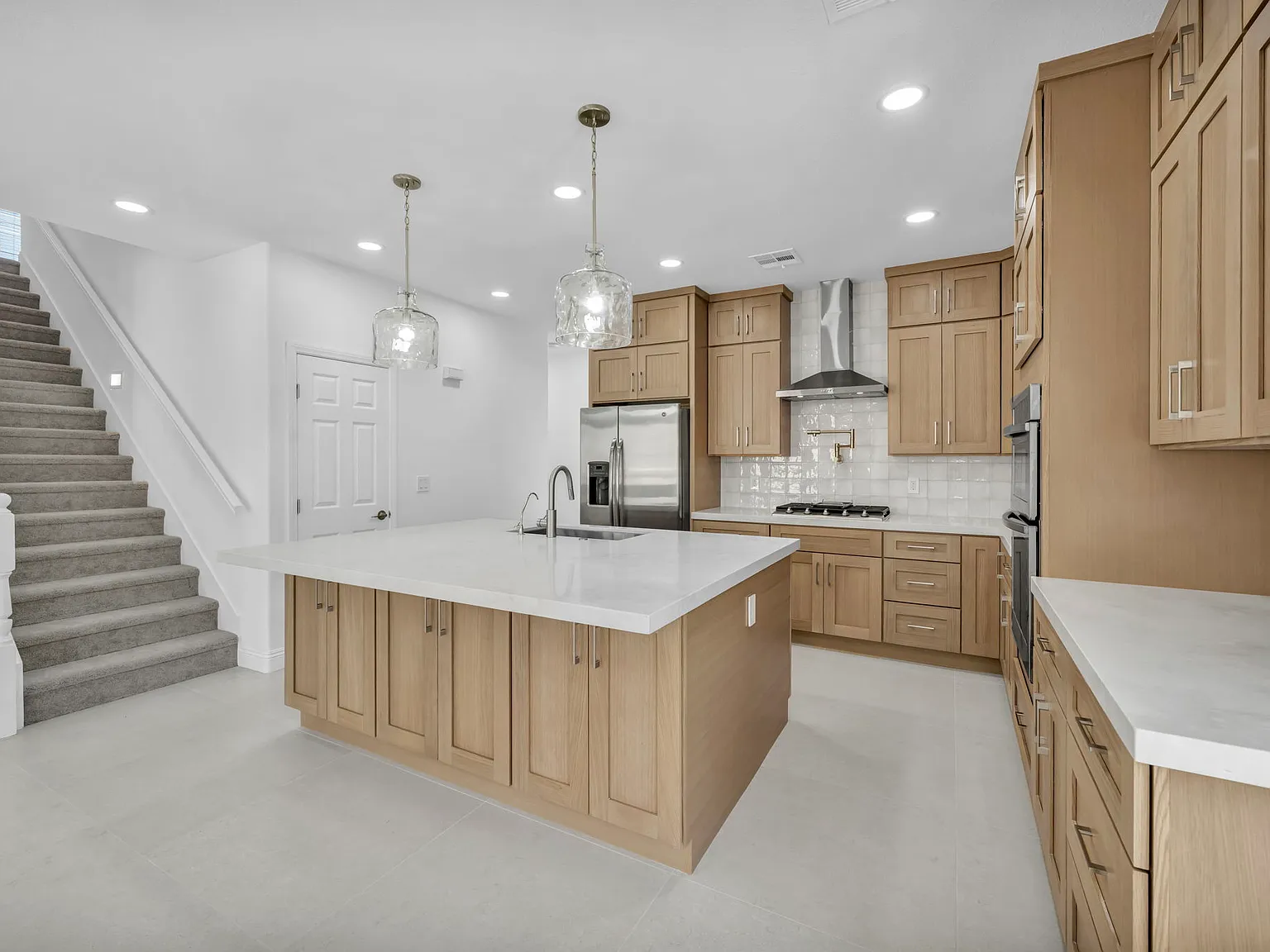 5 bed, 2894 sqft, $3,890 — Photo 4