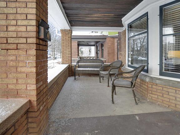 4th image of 317 Carlton Ave SE