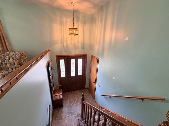 2nd image of 828 Regent St