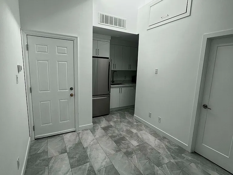 1375 Bathurst St #B — Photo 1