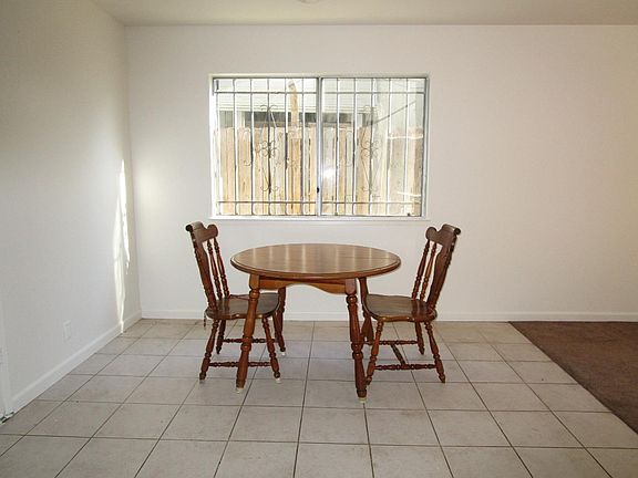 4th image of 271 Carnoble Dr