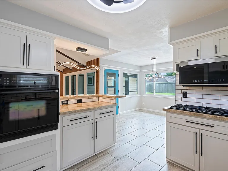 4034 Shady Springs Dr — Photo 12