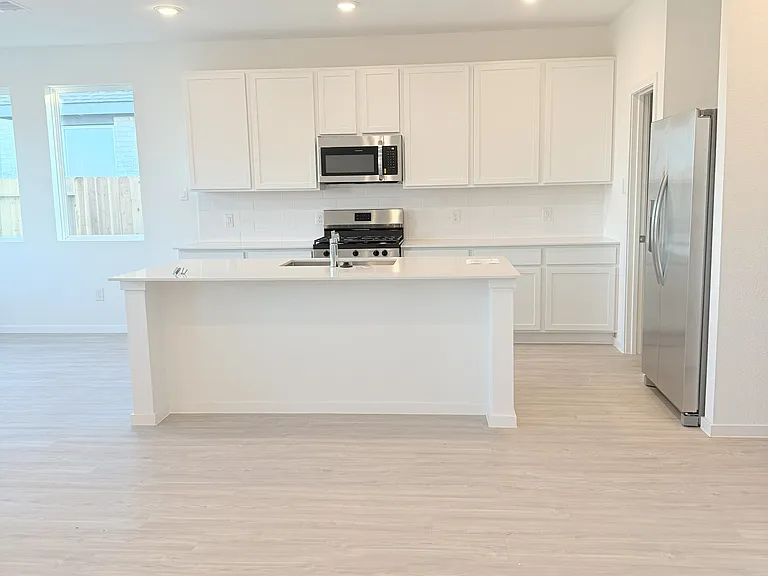 6814 Dutch Iris Dr — Photo 12