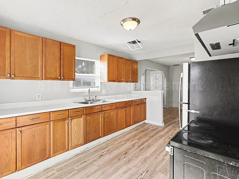 7237 Wabash Ave — Photo 5