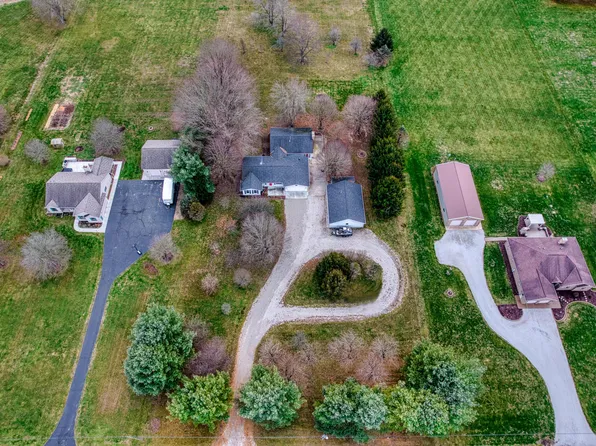 5400 Chestnut Hills Rd, Newark, OH 43055