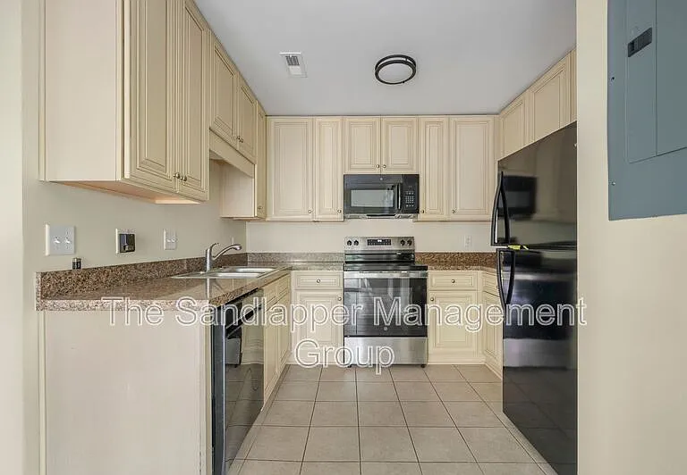 7955 Timbercreek Ln #H — Photo 7