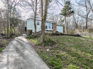 10715 Jefferson Hill Rd, Fairdale, KY 40118