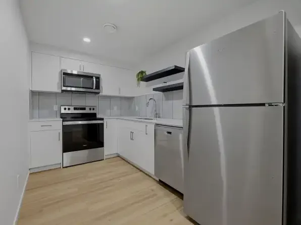 8642 Edgemont Blvd NW #1A, Edmonton, AB T6M 2P6