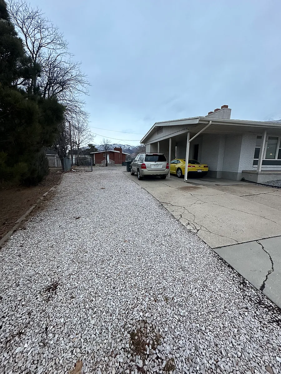 Building Photo - 1040 Country Hills Dr