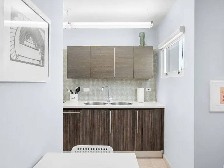 Apt 304 Atlantic Court Apartments 59 C San Miguel — Photo 8