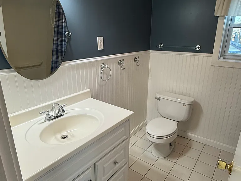 195-197 Lyon Ave #2 — Photo 16