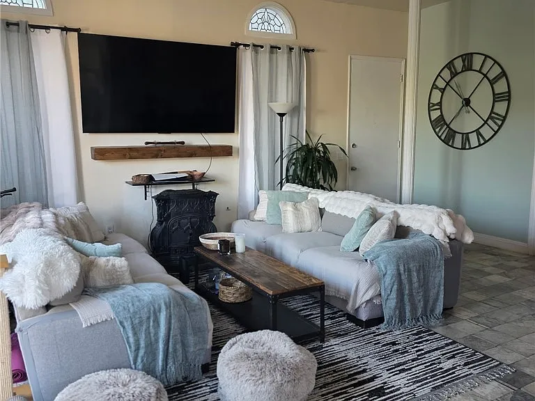 120 Hurricane St #2 — Photo 6