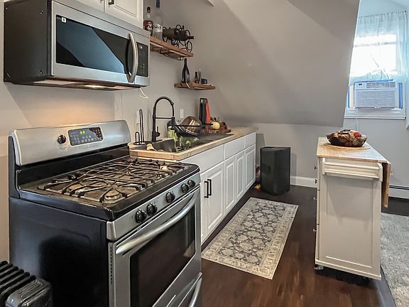 4th image of 122 Willow St #3