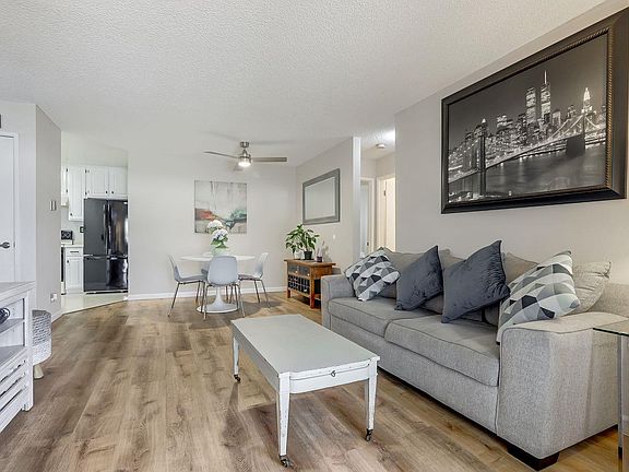 5th image of 1055 N Capitol Ave APT 127