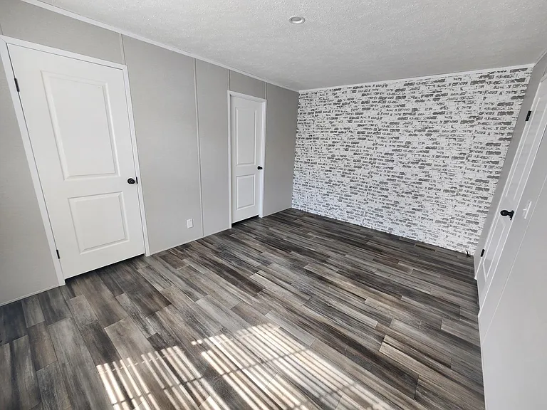327 Loden Dr — Photo 6