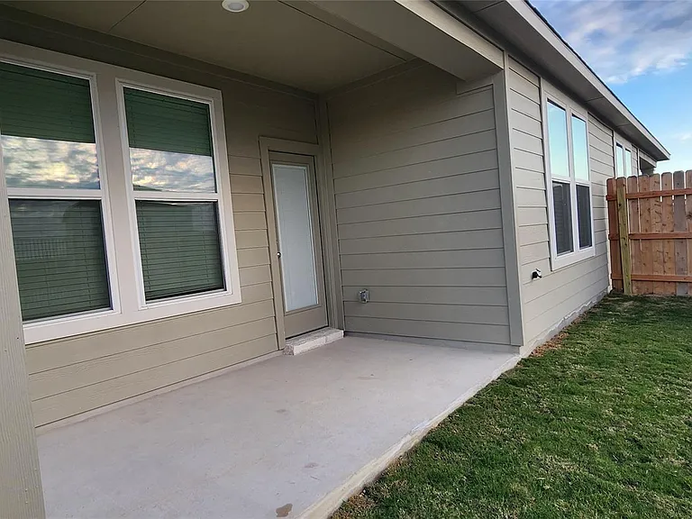 2341 Moon Tower Trl — Photo 2