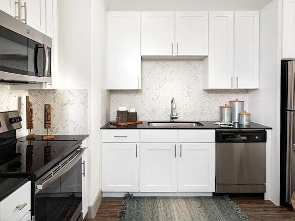 2nd image of 1109 E 5th St #4-1333