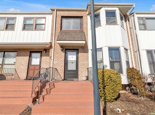 34 Vanderbilt Way, Valley Stream, NY 11581