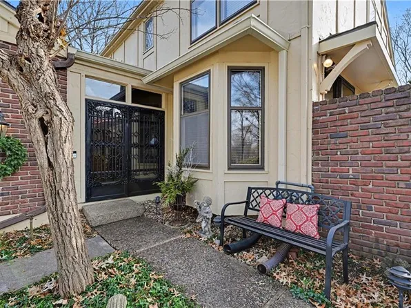 12893 Cambridge Ct, Leawood, KS 66209