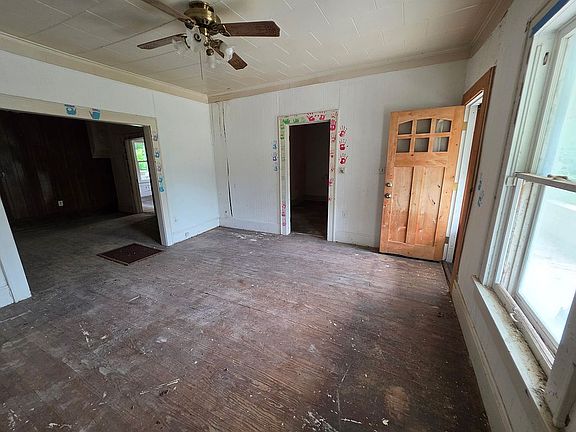 3rd image of 225 W Lincoln Ave