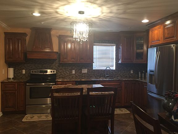 4th image of 1709 S Avenue B